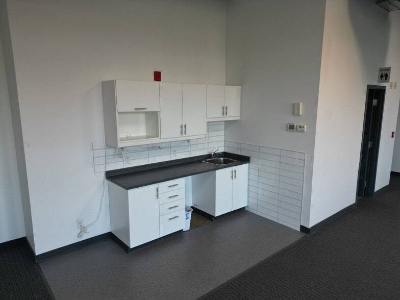 More Photos Of 65 Denzil Doyle Crt, Ottawa Light Distribution For Sale