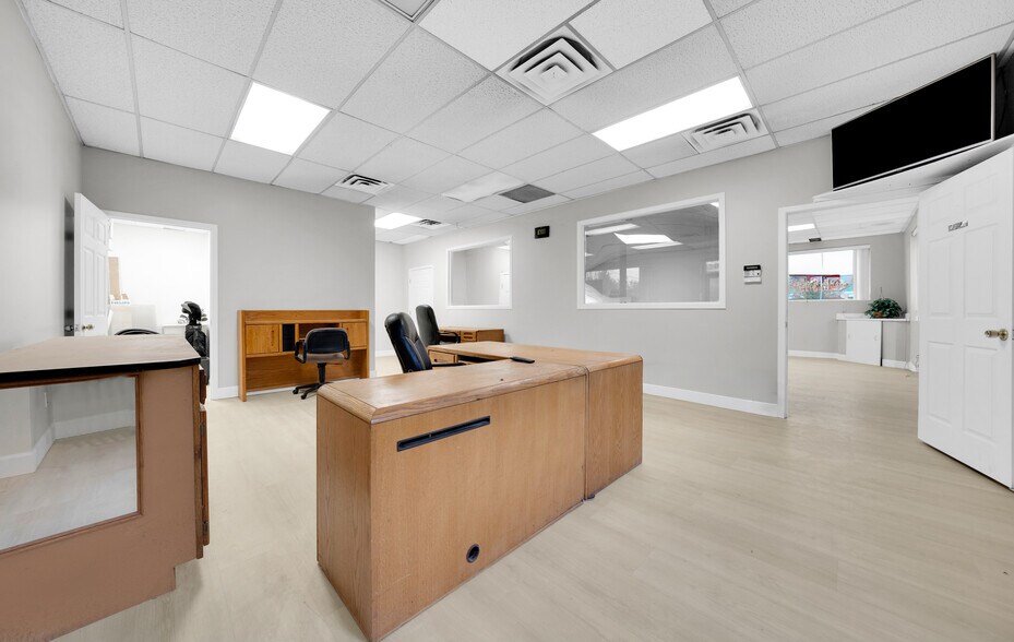 More Photos Of 2250 Pontiac Rd, Auburn Hills Office For Lease