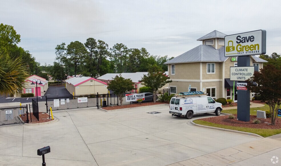 More Photos Of 5811 Market St, Wilmington Self Storage For Lease