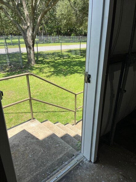 More Photos Of 2400 W Herman St, Pensacola Warehouse For Sale