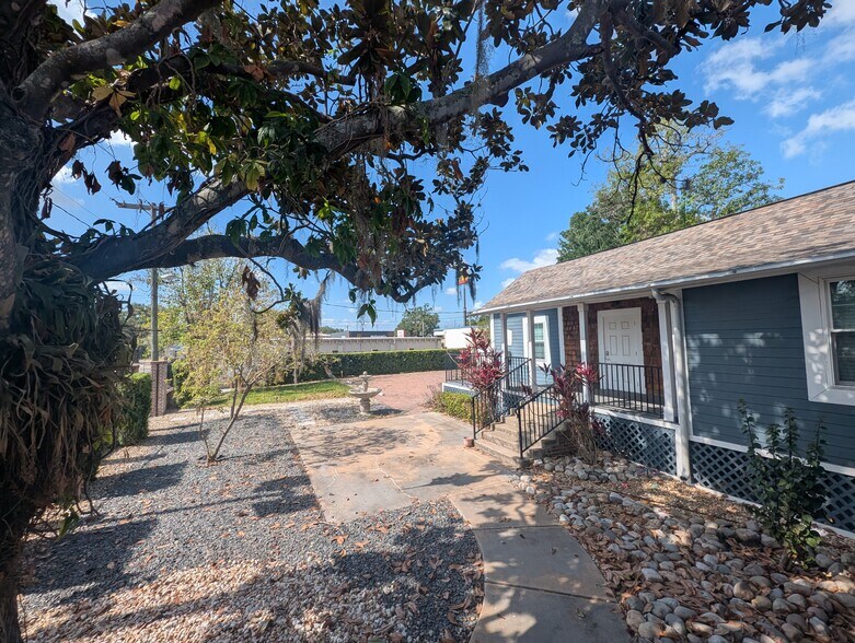 More Photos Of 209 E Badcock Blvd, Mulberry Office Residential For Lease