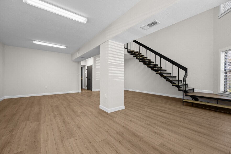 More Photos Of 4010 W Newberry Rd, Gainesville Office For Sale