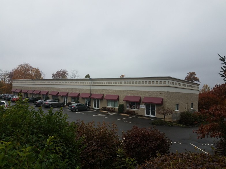 More Photos Of 100 Corporate Dr, Trumbull Research And Development For Lease