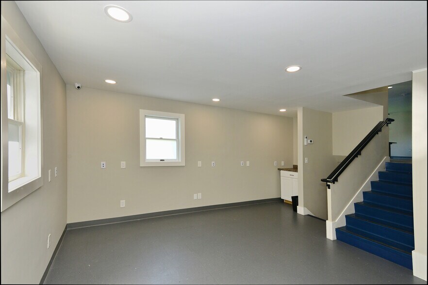 More Photos Of 186 Grove St, Franklin Office For Sale