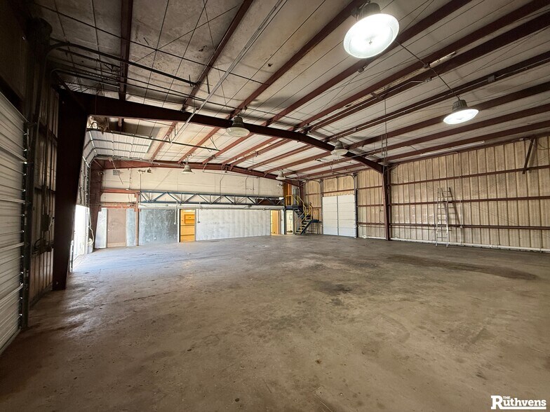More Photos Of 4310 Sandyway Ln, Lakeland Warehouse For Lease
