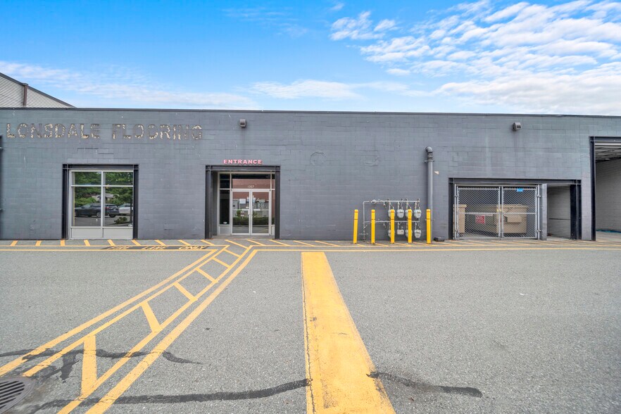 More Photos Of 1353-1363 Main St, North Vancouver District Storefront Retail Office For Lease