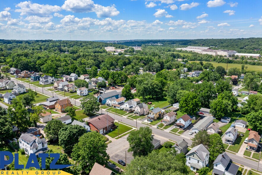 More Photos Of 80 Elm St, Struthers Freestanding For Lease