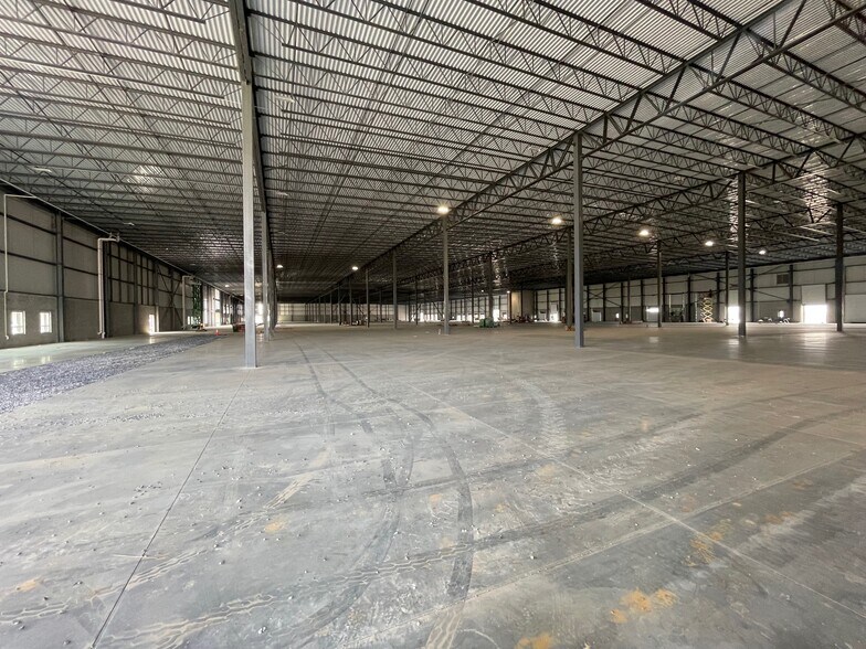 More Photos Of 450 Ben Franklin Blvd, Lancaster Distribution For Lease