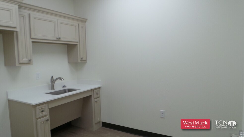 More Photos Of 5424 19th St, Lubbock Loft Creative Space For Sale