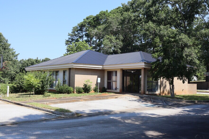 More Photos Of 253 E Savannah St, Calhoun Falls Freestanding For Sale