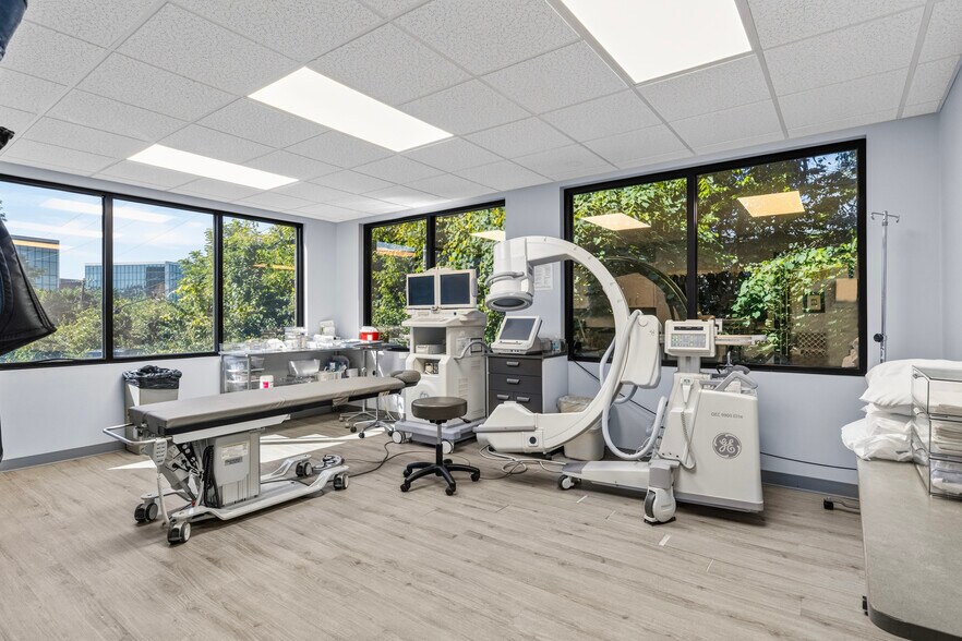 More Photos Of 160 Prosperous Pl, Lexington Medical For Sale