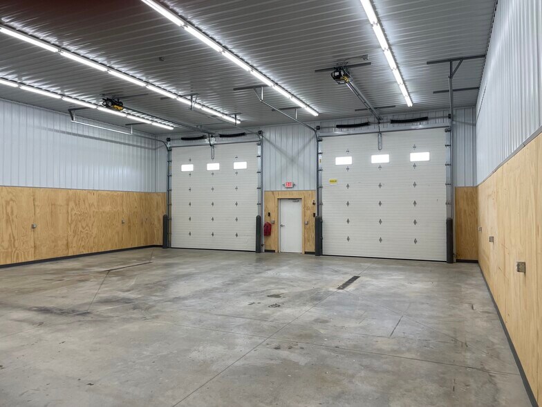 More Photos Of 3862 Norrie Dr, New Franken Showroom For Lease