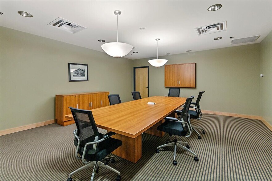 More Photos Of 1800 Glenarm Pl, Denver Office For Lease
