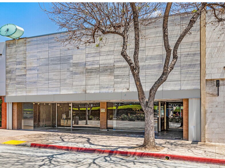 More Photos Of 396-400 S Lake Ave, Pasadena Storefront For Lease