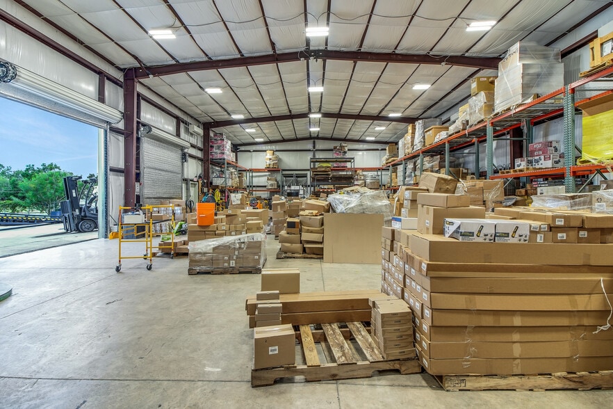 More Photos Of 1818 Greenleaf Ln, Leesburg Warehouse For Sale