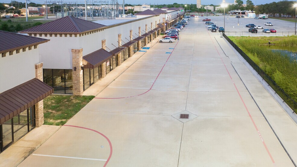 More Photos Of 6211 Barker Cypress Rd, Katy Unknown For Lease