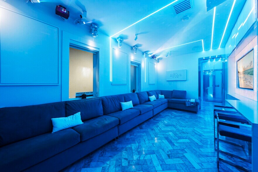 More Photos Of 124 11th St, Miami Beach Hotel For Sale