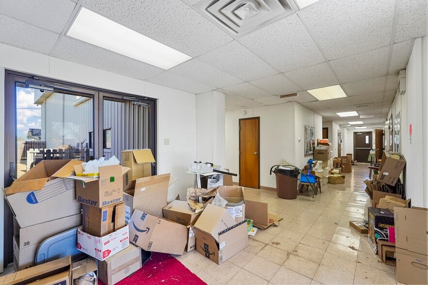 More Photos Of 5605 Wesley St, Greenville Flex For Lease