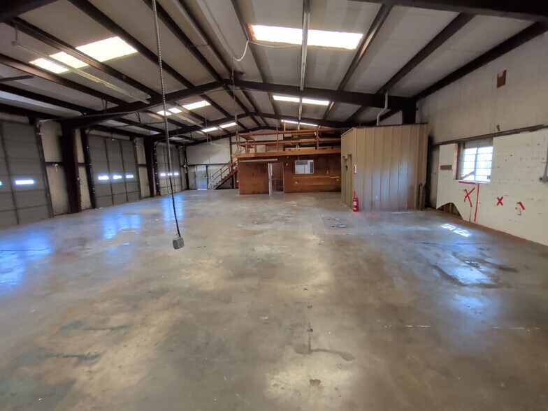 More Photos Of 12202 N Mopac Expy, Austin Industrial For Lease