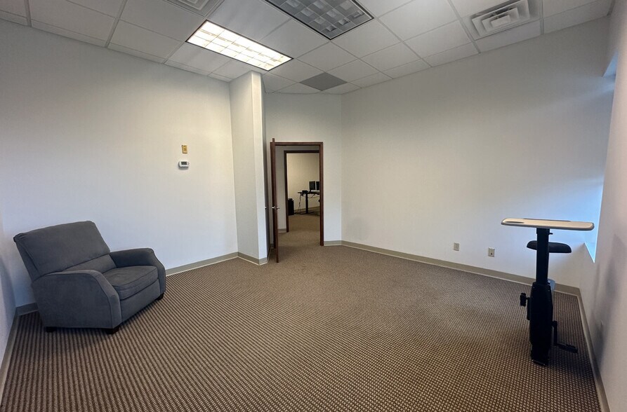 More Photos Of 13421 Manchester Rd, Saint Louis Office For Lease