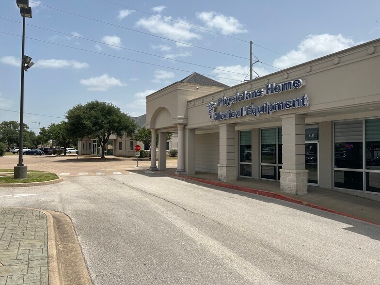 More Photos Of 1103-1127 E Villa Maria Rd, Bryan Unknown For Lease