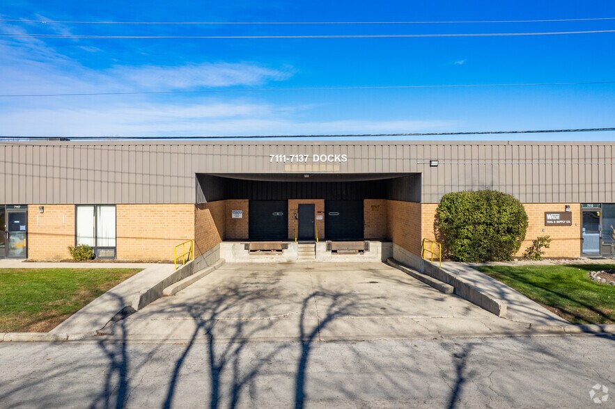 More Photos Of 7111-7137 N Austin Ave, Niles Manufacturing For Lease