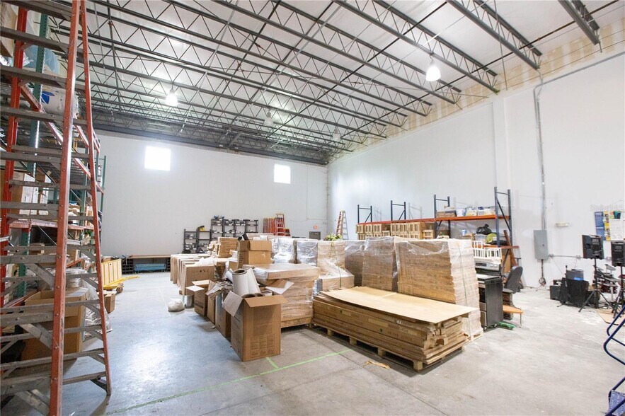 More Photos Of 1700 35th St, Orlando Warehouse For Lease