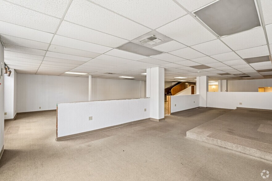 More Photos Of 523-533 4th St, Bremerton Storefront For Lease