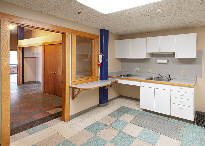 More Photos Of 320 Riverside Dr, Florence Office For Sale