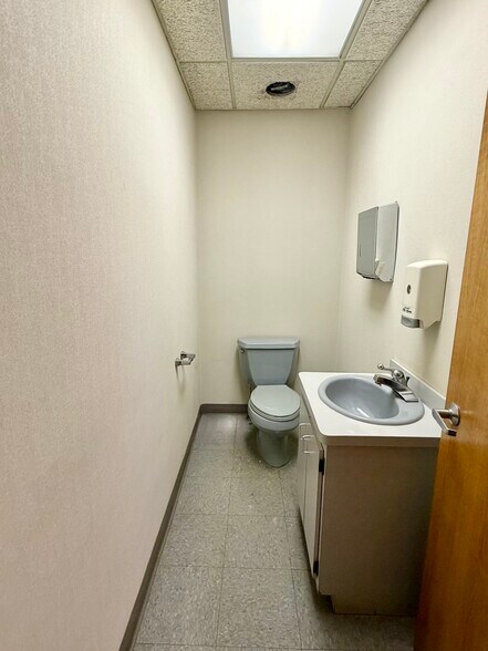 More Photos Of 853-855 Grove St. st, Irvington Healthcare For Lease