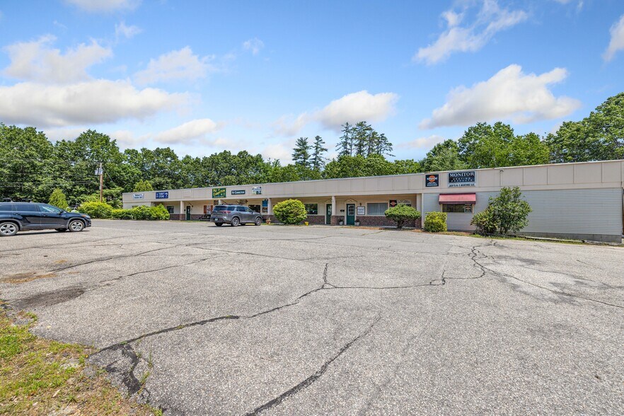 More Photos Of 585 Calef Hwy, Barrington Freestanding For Sale