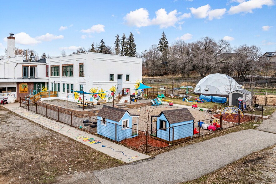 More Photos Of 658 S East St, Bayfield Flex For Sale