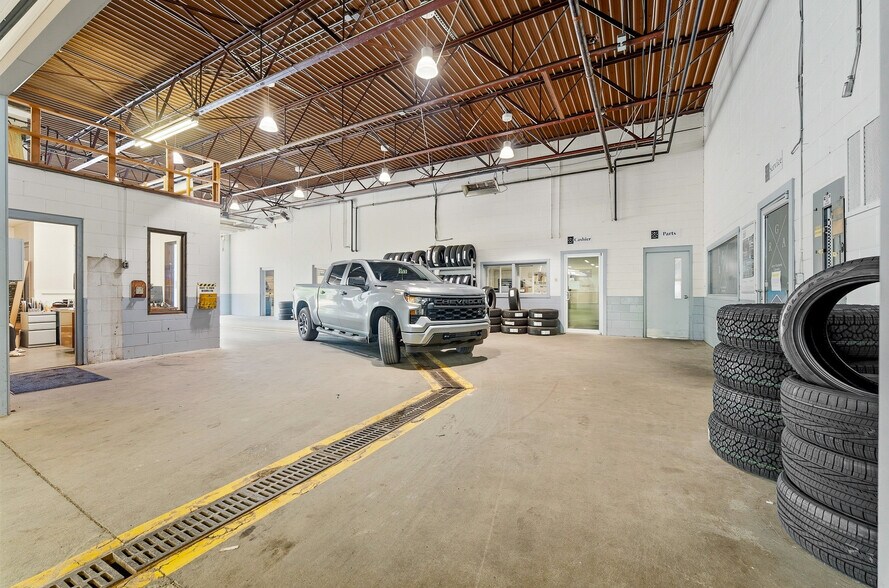 More Photos Of 1229 Country Club Rd, Fairmont Auto Dealership For Sale