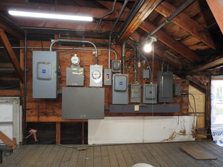 More Photos Of 1800 Brewerton Rd, Mattydale Freestanding For Sale