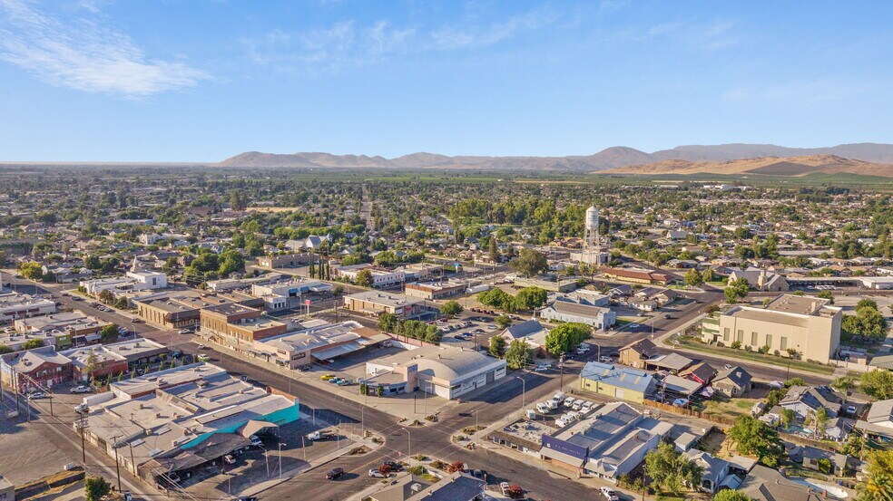 More Photos Of 180 S K St, Dinuba Specialty For Sale