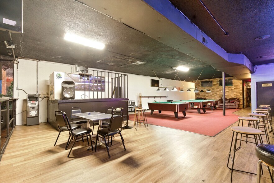 More Photos Of 8604 Jensen Dr, Houston Bar For Sale