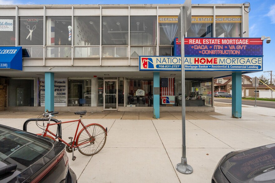 More Photos Of 3100 S Oak Park Ave, Berwyn Office For Sale