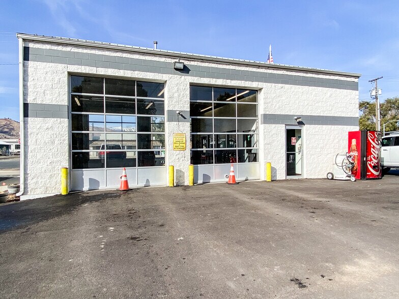 More Photos Of 2450 10th St, Baker City Carwash For Sale