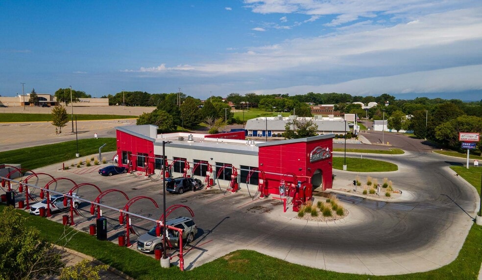 Primary Photo Of 4298 Sergeant Rd, Sioux City Specialty For Sale