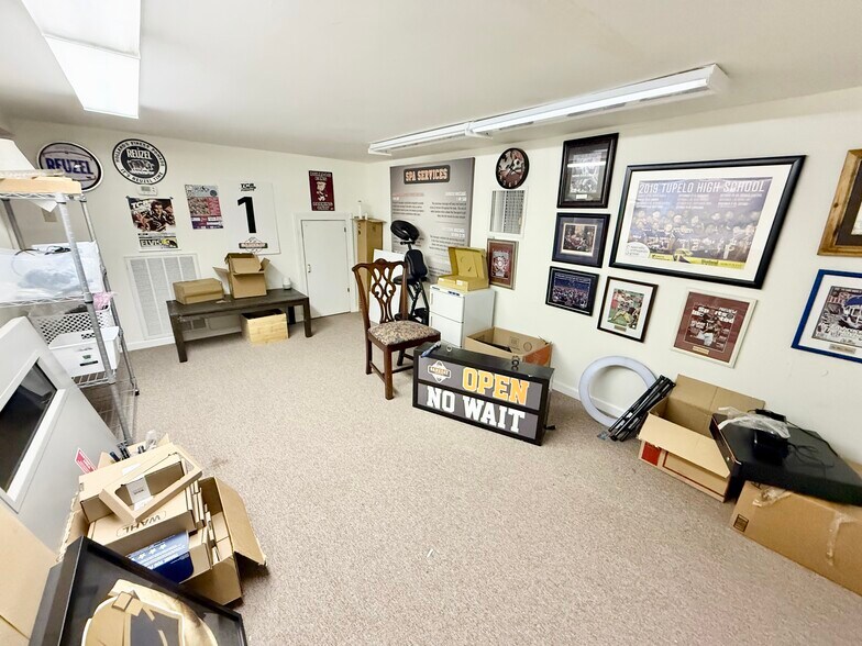 More Photos Of 208 N Gloster St, Tupelo Office For Sale
