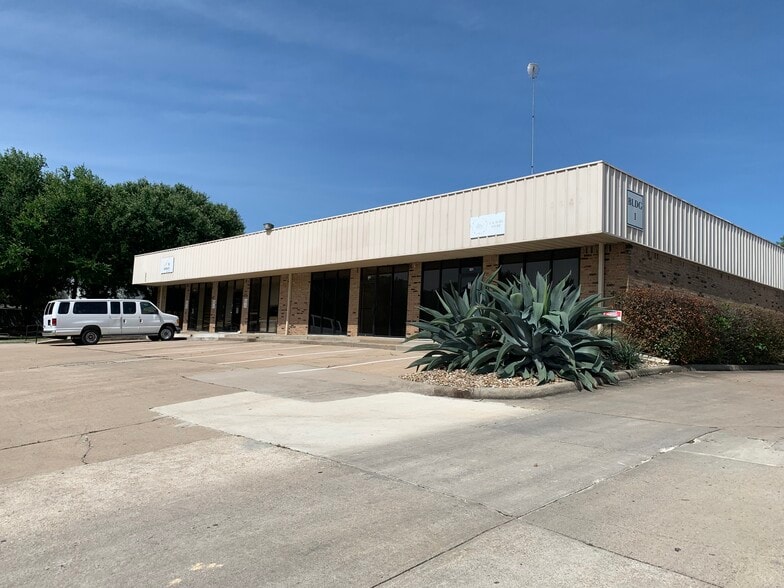 More Photos Of 8906 Wall St, Austin Unknown For Lease