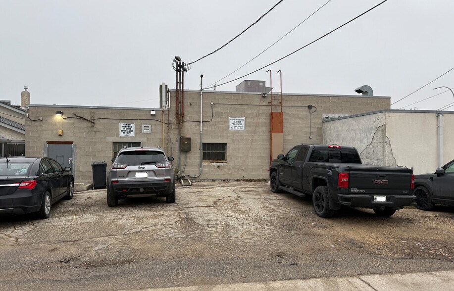 More Photos Of 114 Regent Av W, Winnipeg Medical For Lease