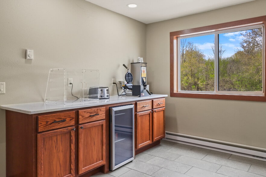 More Photos Of 726 S Lake Ave, Phillips Hotel For Sale