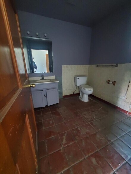More Photos Of 1020 13th St, Richmond Storefront Retail Residential For Lease