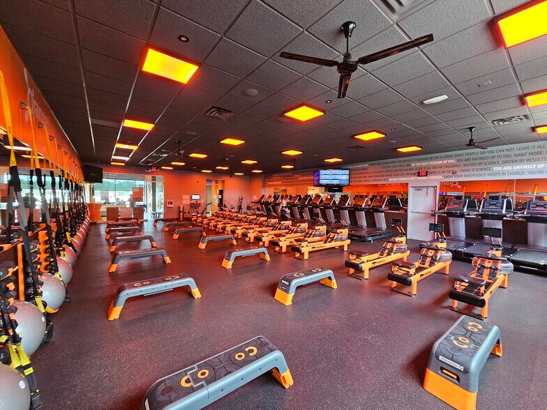 More Photos Of 8621 E Point Douglas Rd, Cottage Grove Freestanding For Sale