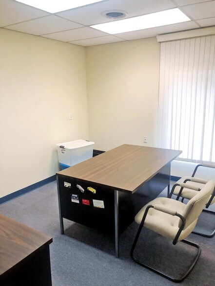 More Photos Of 25 Milltown Rd, Wilmington Storefront Retail Office For Lease