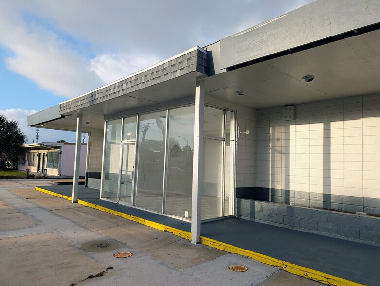 More Photos Of 1700 N Harbor City Blvd, Melbourne Storefront Retail Office For Lease