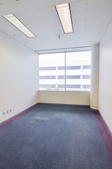 More Photos Of 40 NE Loop 410, San Antonio Office For Sale