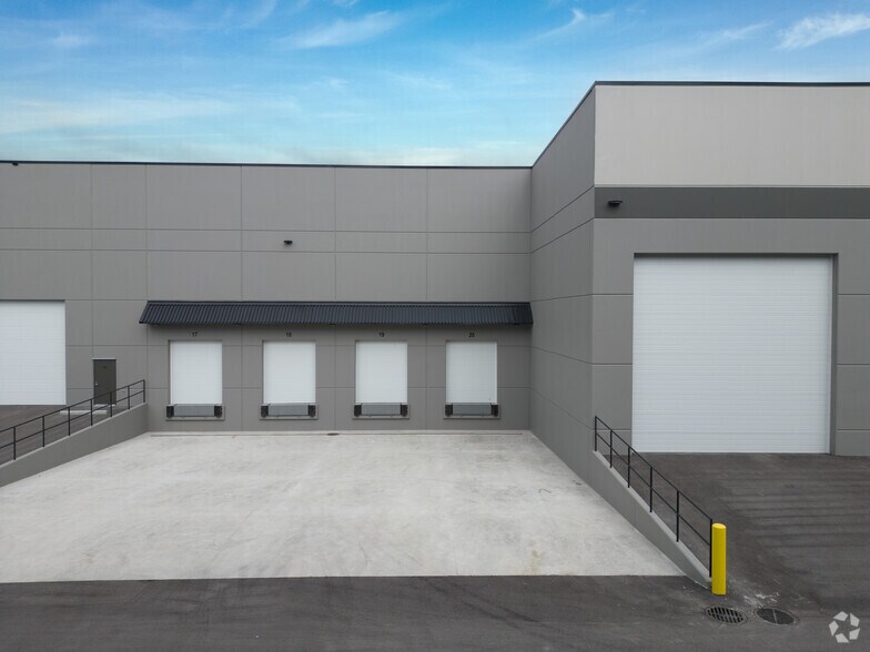 More Photos Of 1873 Forge Pl, Abbotsford Warehouse For Lease