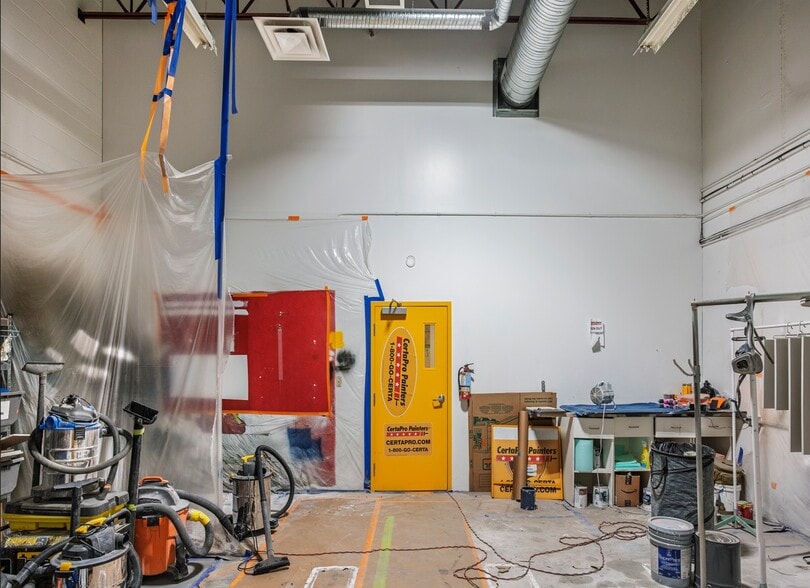 More Photos Of 908 53rd Ave NE, Calgary Warehouse For Lease